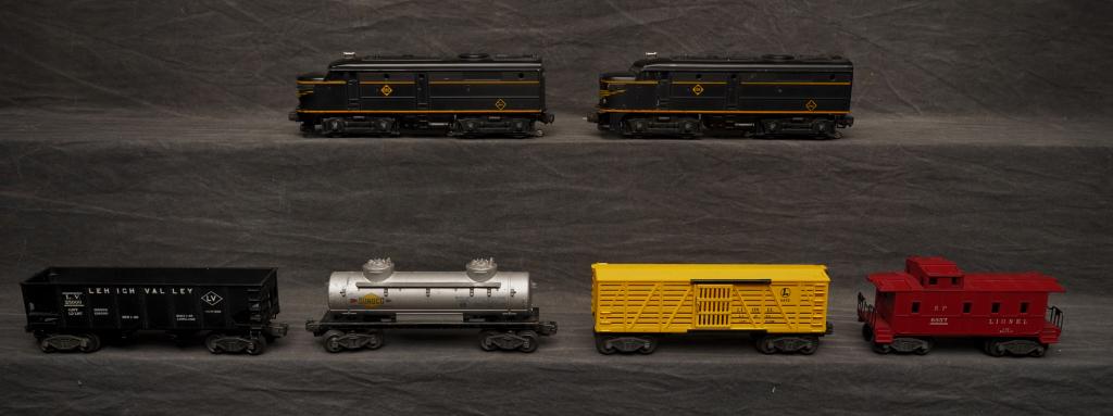 1952 Lionel 2032 Diesel w/ Cars.: Outfit #1467 W includes 2032 diesel twim, 6656 cattle car, 6456 hopper, 6465 oil 2D, 6357 caboose. Battery compartment acid free, some paint touch-up to engie base, otherwise good.