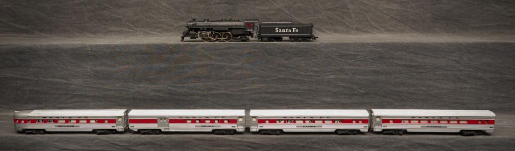 Marklin HO Santa Fe Set.: Set includes 5322 loco and tender, three passenger cars. Good condition with some paint loss and wear. C-5