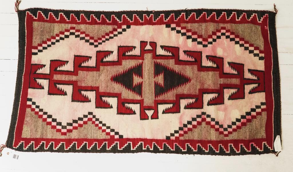 Antique Vintage Navajo Rug. (1 of 2)