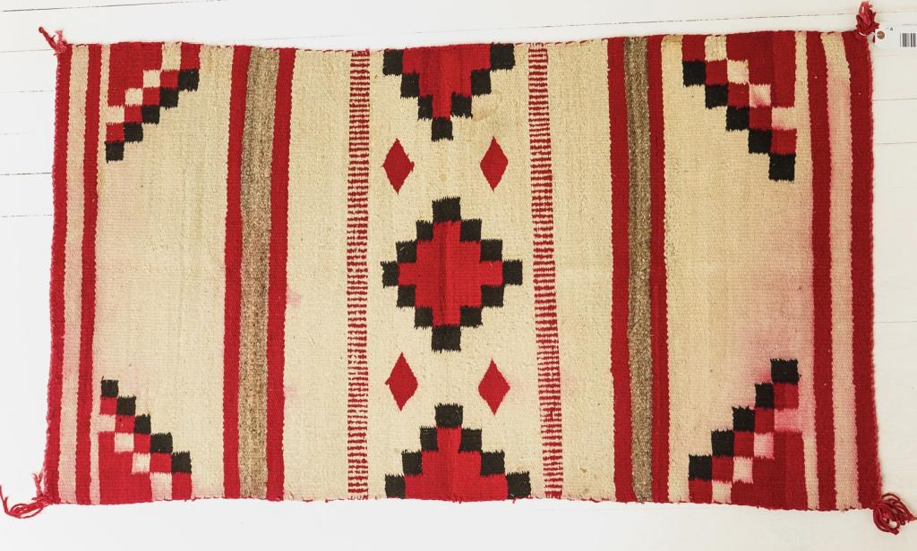 Antique Vintage Navajo Rug. (1 of 2)