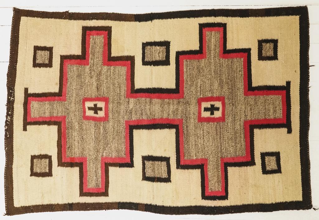 Antique Vintage Navajo Rug. (1 of 2)
