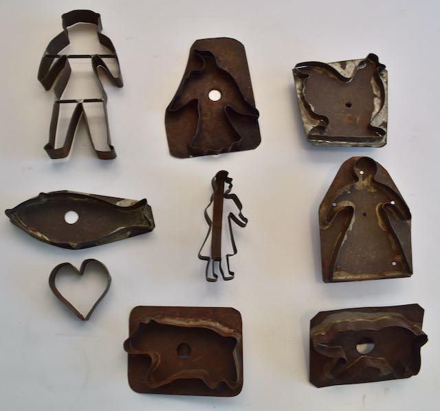 Vintage Tin Solder Cookie Cutters. (1 of 2)