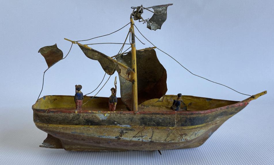 Early German tin litho toy ship. (1 of 5)