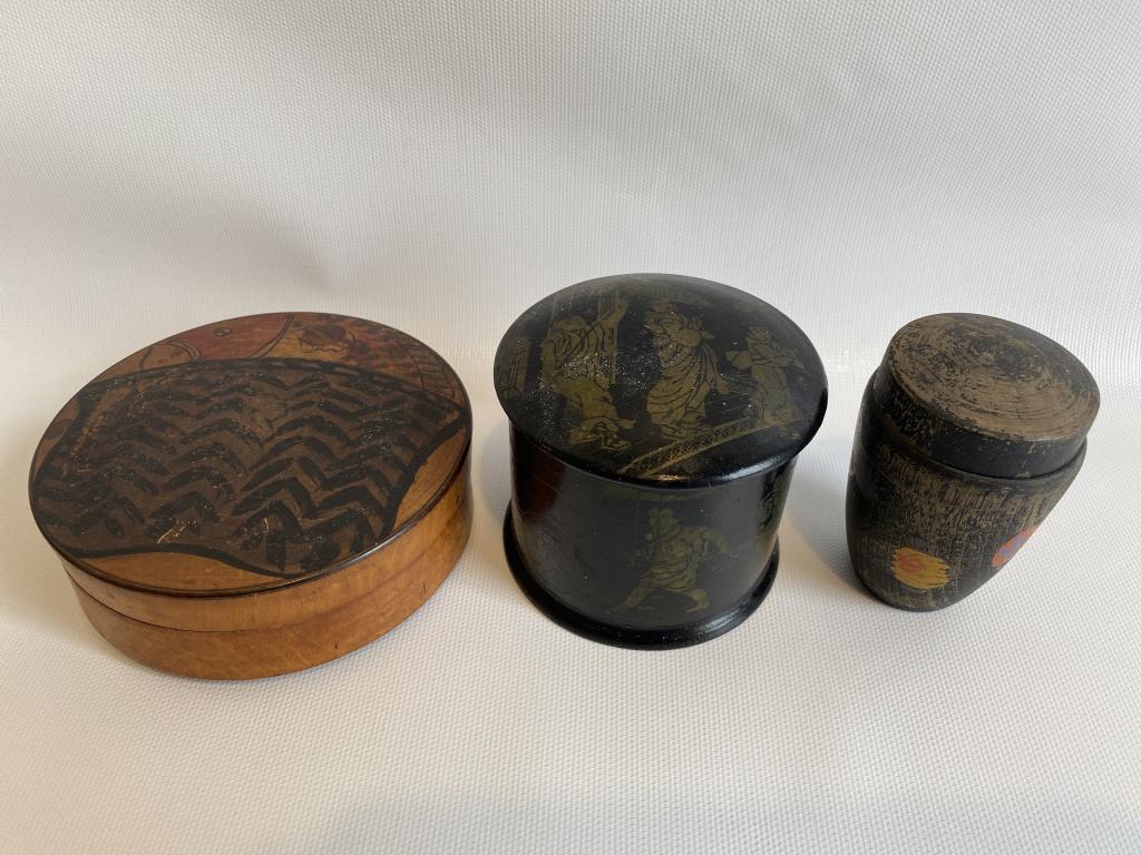 Antique Asian painted decorated wood snuff boxes. (1 of 8)