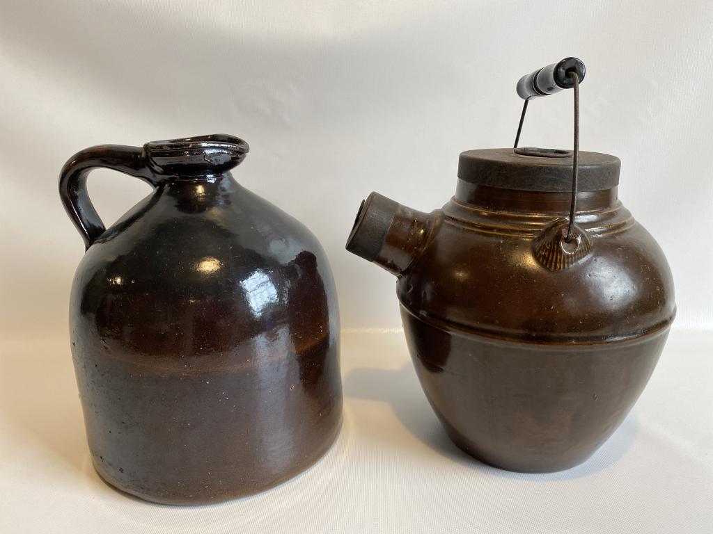 Pair of New England glazed stoneware jugs. (1 of 13)