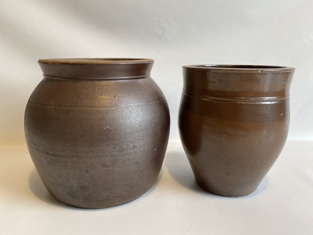 Pair of New England glazed stoneware jars. (1 of 12)