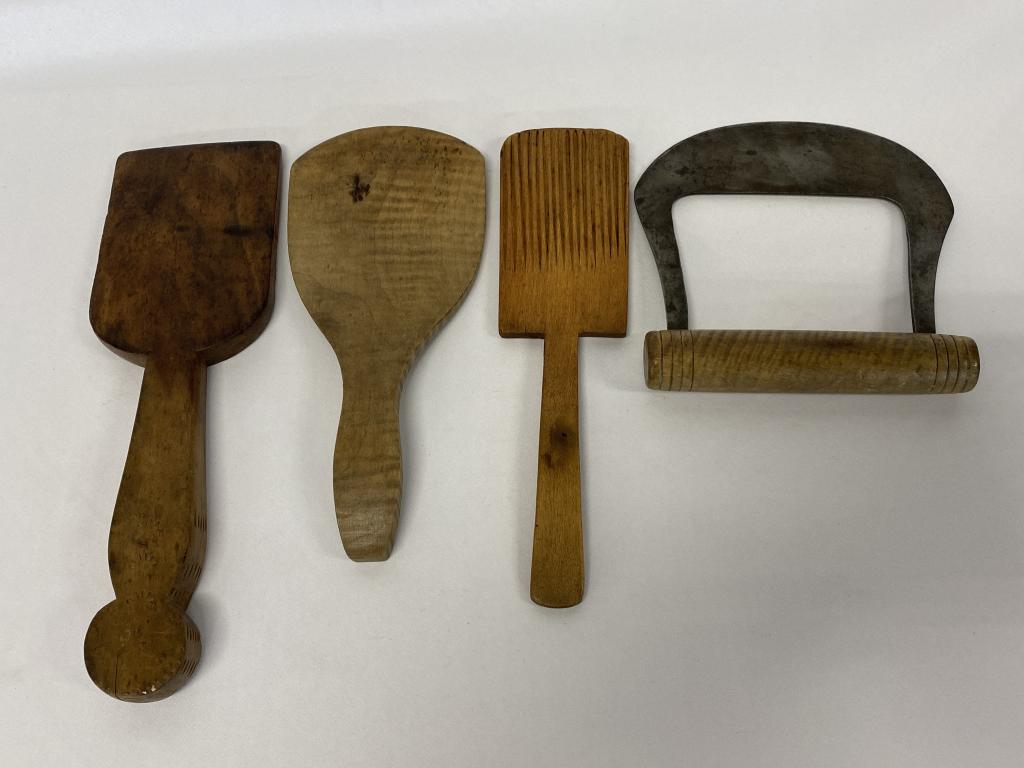 Primitive wooden kitchen utensils. (1 of 4)