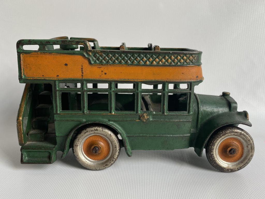 Antique cast iron arcade bus. (1 of 5)