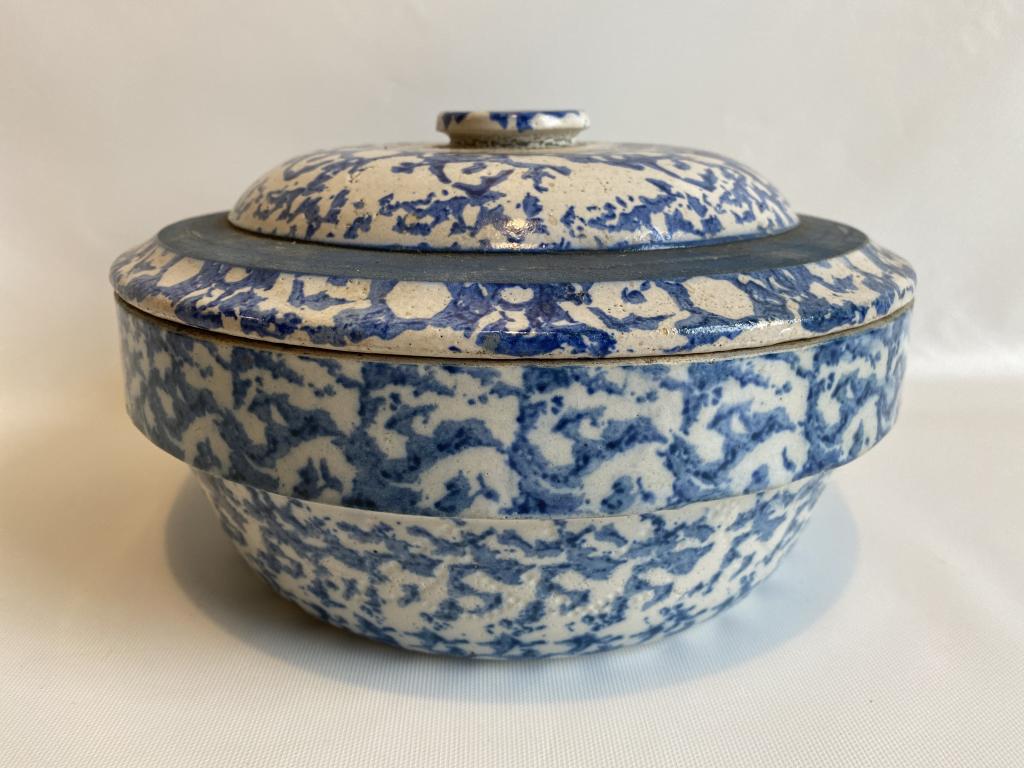 Blue spongeware stoneware covered dish. (1 of 5)