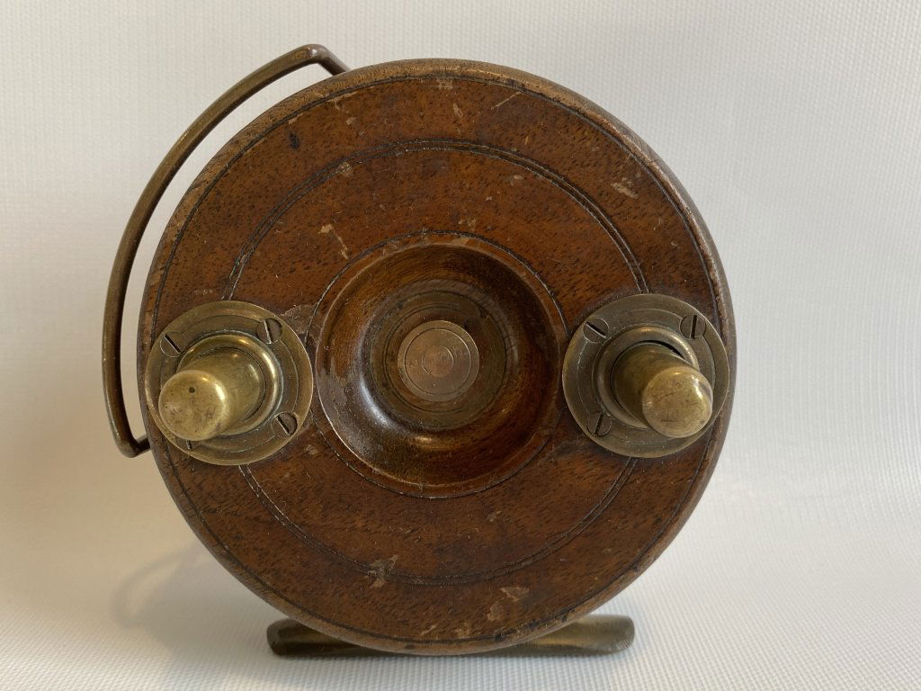Early Milwards wood & brass fishing reel. (1 of 7)