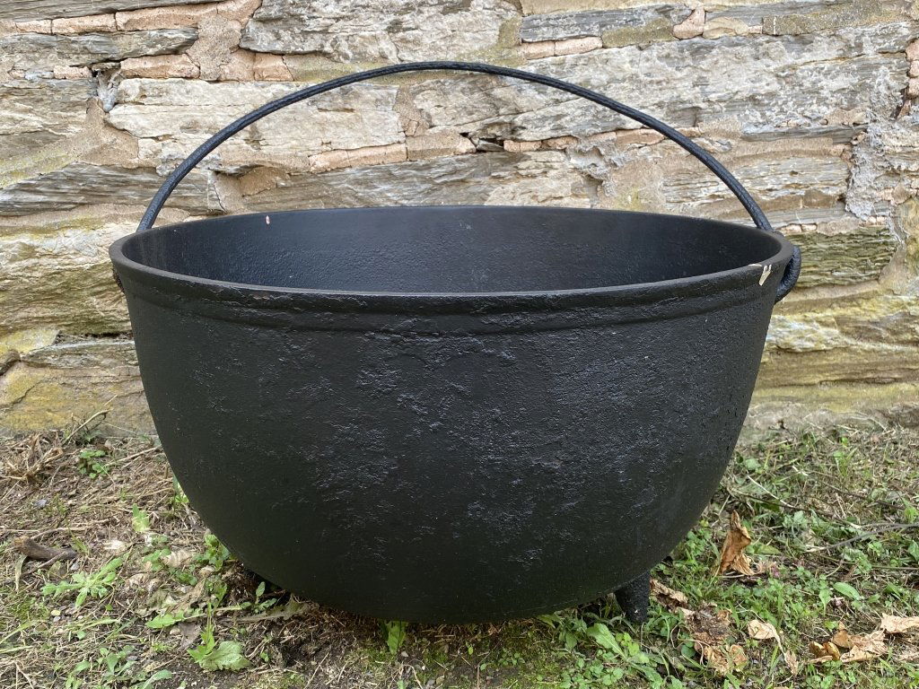 Antique cast iron cauldron kettle Very good condition. (1 of 5)