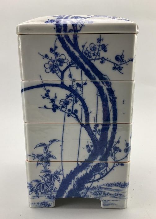 Antique Japanese Porcelain Jubako Tier Food Box.: Measures 10 inches high by 5.5 inches wide. 19th century Japanese Ko-Seto ware blue and white (sometsuke) porcelain Jubako stacking boxes. Traditional stacking box used for serving and presenting vari