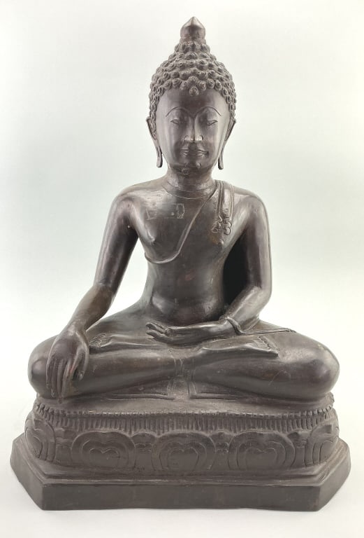 Antique Thai Bronze Buddha Shakyamuni Statue.: Measures 18 inches high. 19th century Buddha seated in a meditative posture (dhyanasana) on a lotus pedestal base. Condition: Good with aged patina. **LOCAL PICKUP MUST BE BY APPT ONLY POSTAUCTION ONL