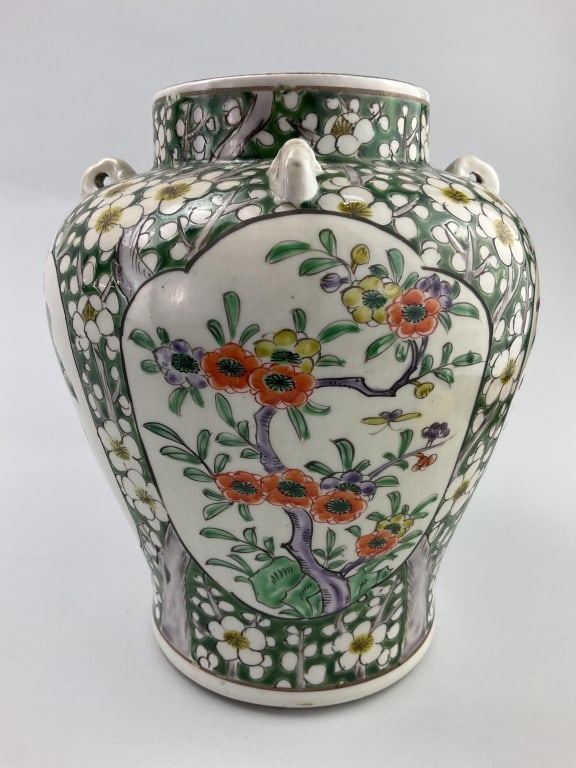 Antique Chinese Famille Verte Porcelain Vase. (1 of 6)