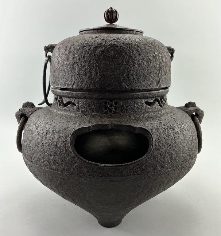 Japanese Cast Iron Chagama Tea Kettle Brazier. (1 of 9)