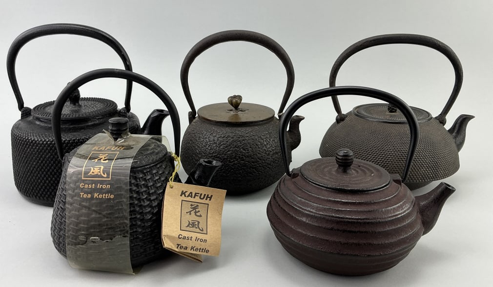 5 Various Japanese Cast Iron Tetsubin Teapots. (1 of 20)