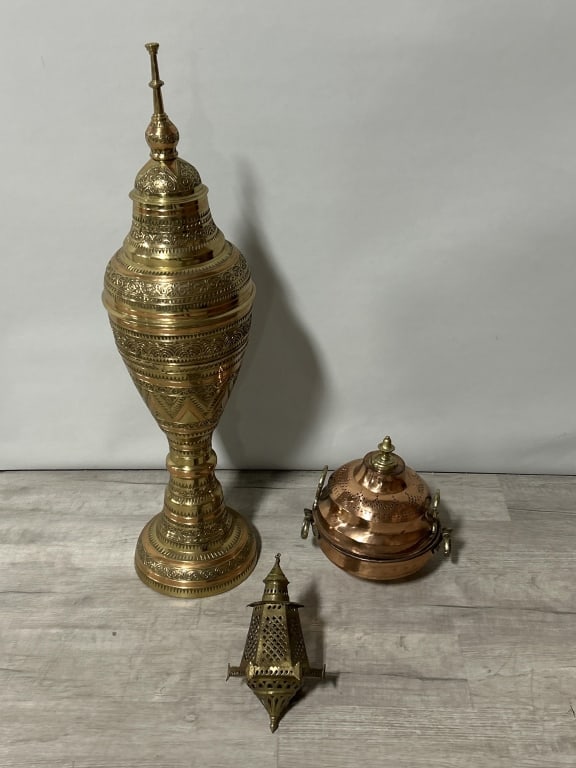 Various Antique/Vintage Middle Eastern Metalwares. (1 of 6)