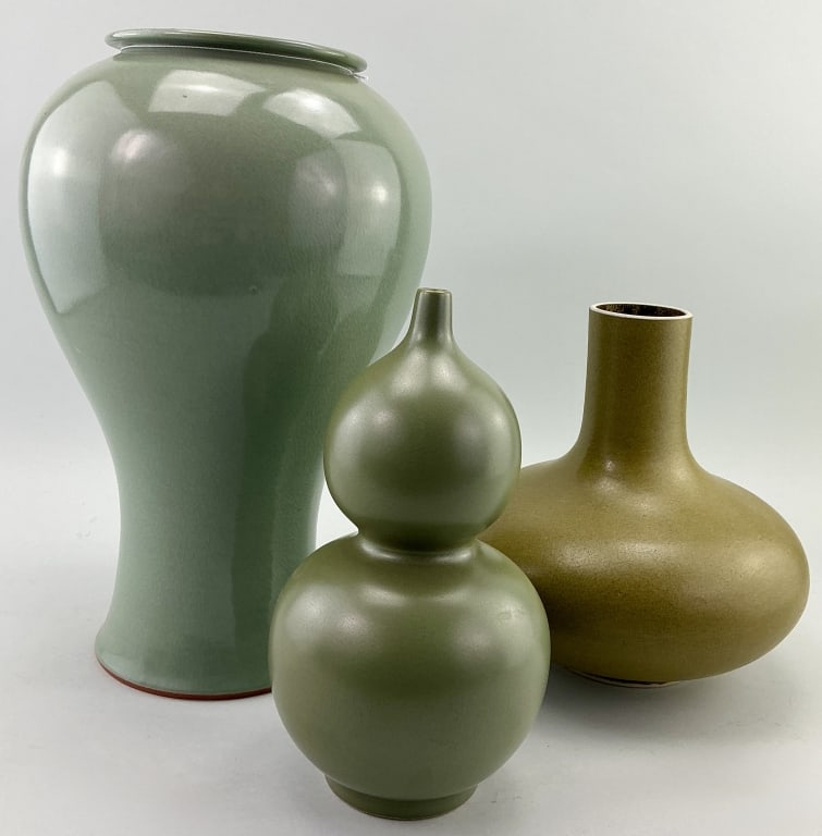 Japanese Celadon Glaze Ceramic Bulbous Vase.: Measures 14 inches high by approximately 8 inches wide. Unusual high-shoulder vase with Matsutani signature on base. Condition: Very good. **LOCAL PICKUP MUST BE BY APPT ONLY POSTAUCTION ONLY ON SPECI
