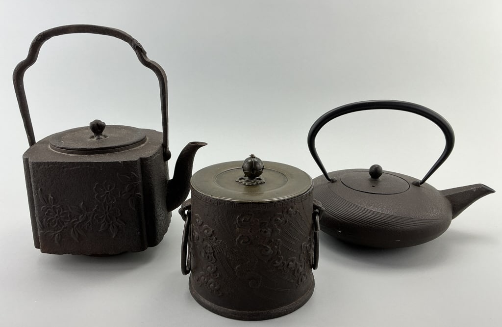 3 Japanese Antique/Vintage Cast Iron Kettles. (1 of 20)