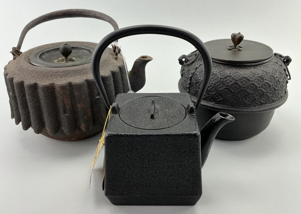 3 Antique/Vintage Japanese Cast Iron Tea Kettles. (1 of 20)