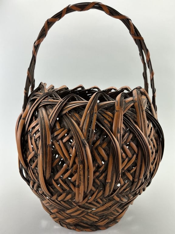 Japanese Ikebana Bamboo Flower Basket. (1 of 6)