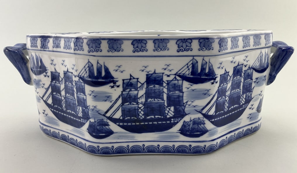 Chinese Blue & White Porcelain Foot Bath. (1 of 8)