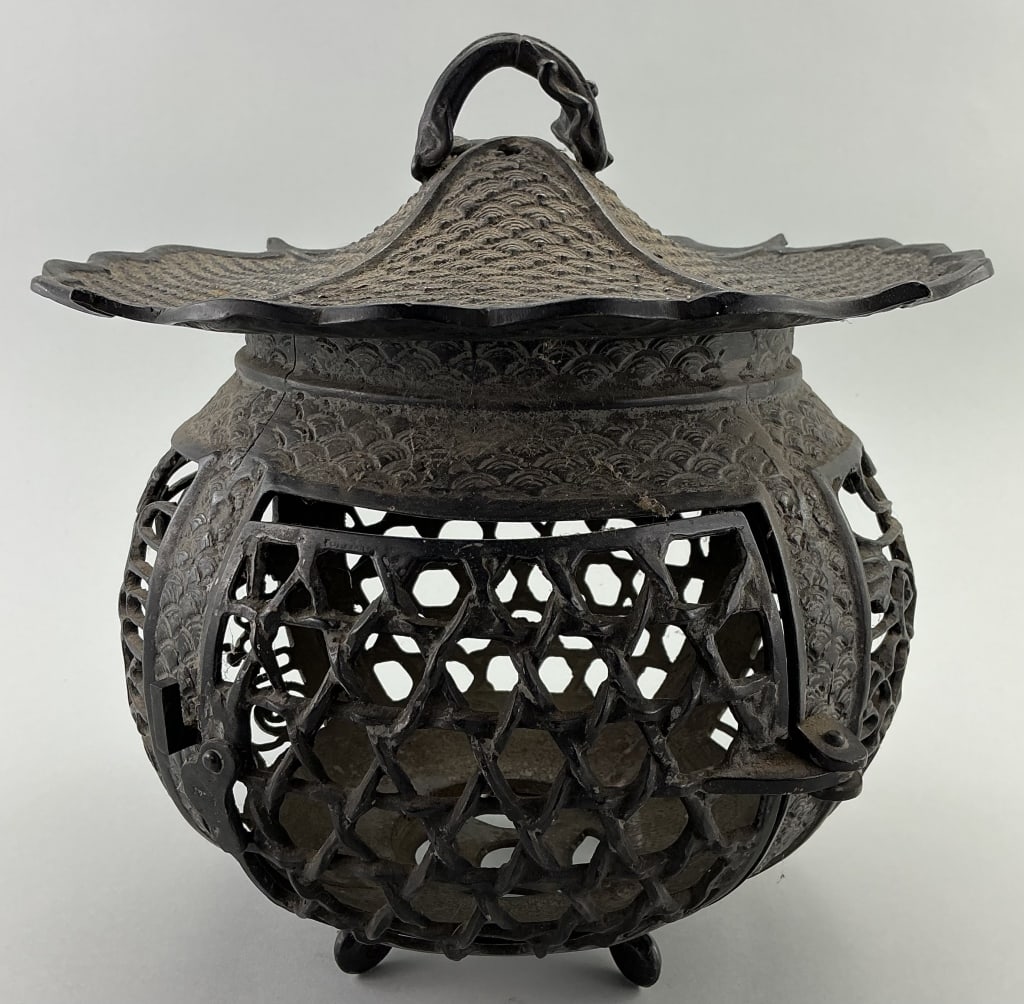 Large Japanese Cast Bronze Garden Lantern. (1 of 8)