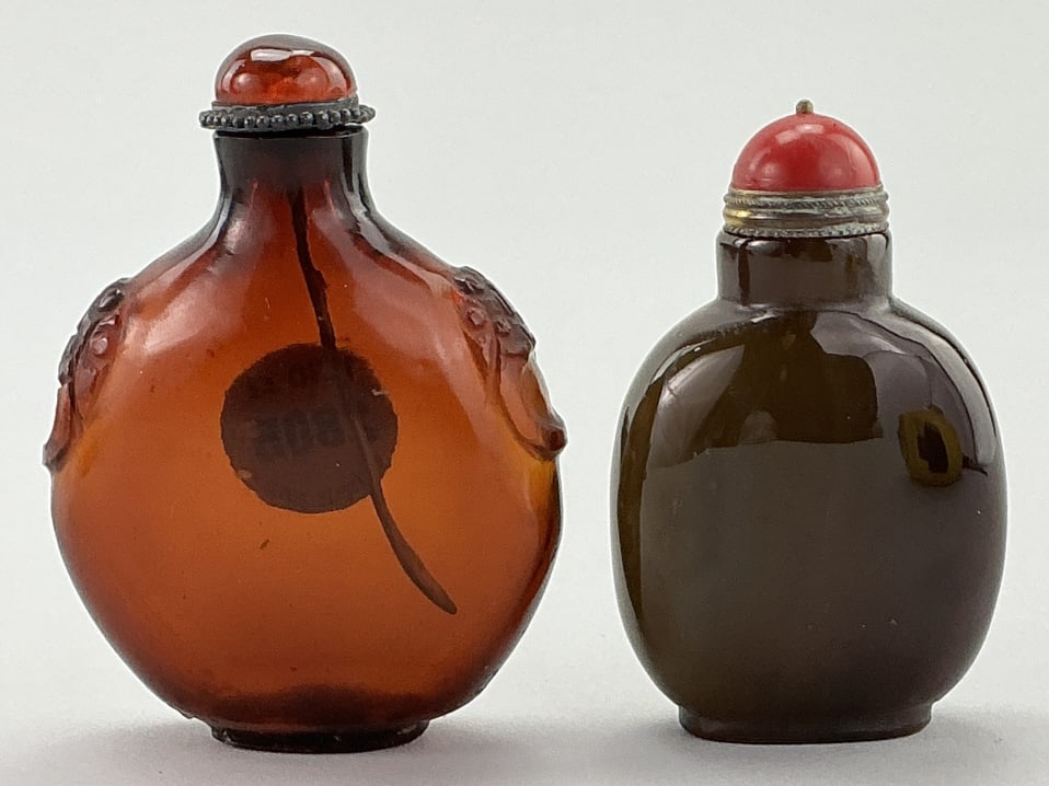 Antique Chinese Amber and Agate Snuff Bottles. (1 of 10)