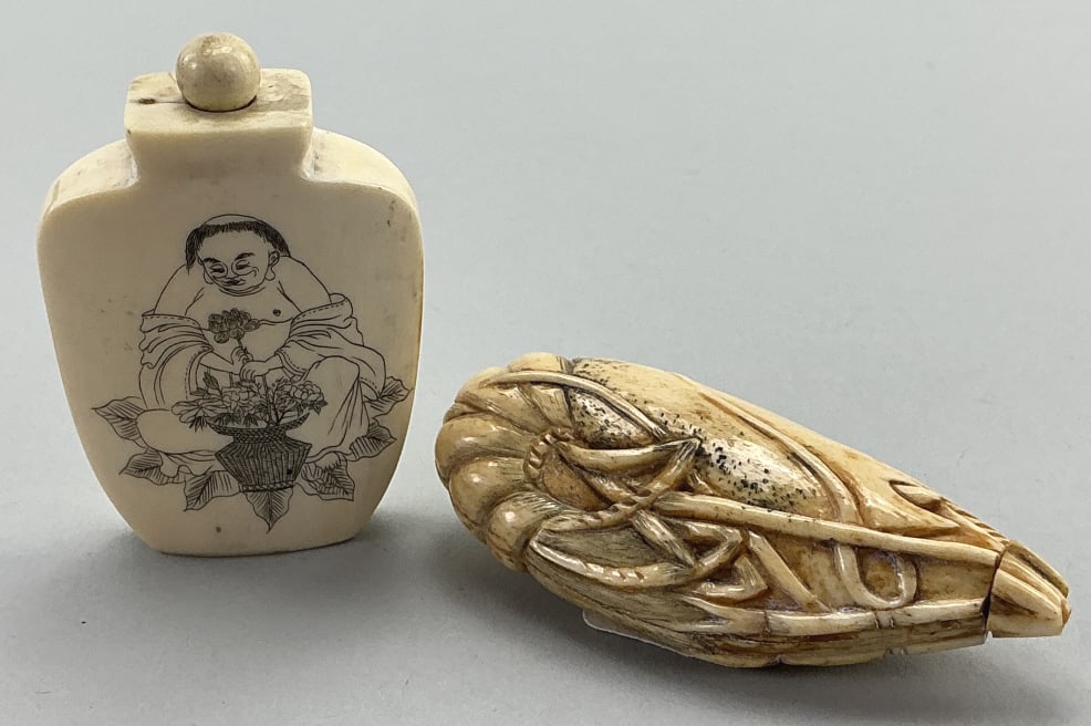 2 Chinese Scrimshaw & Carved Bone Snuff Bottles. (1 of 8)