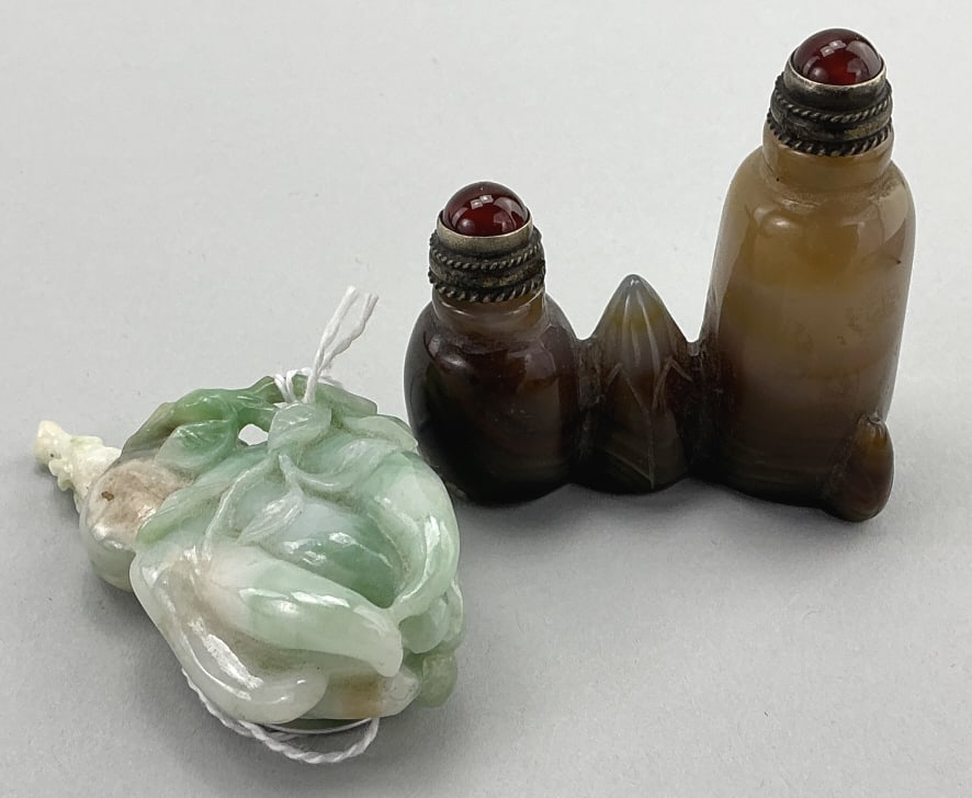 Antique Chinese Jadeite and Agate Snuff Bottles. (1 of 8)