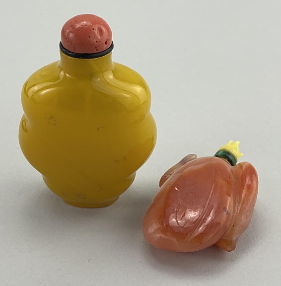 2 Antique Chinese Peking & Agate Snuff Bottles. (1 of 8)