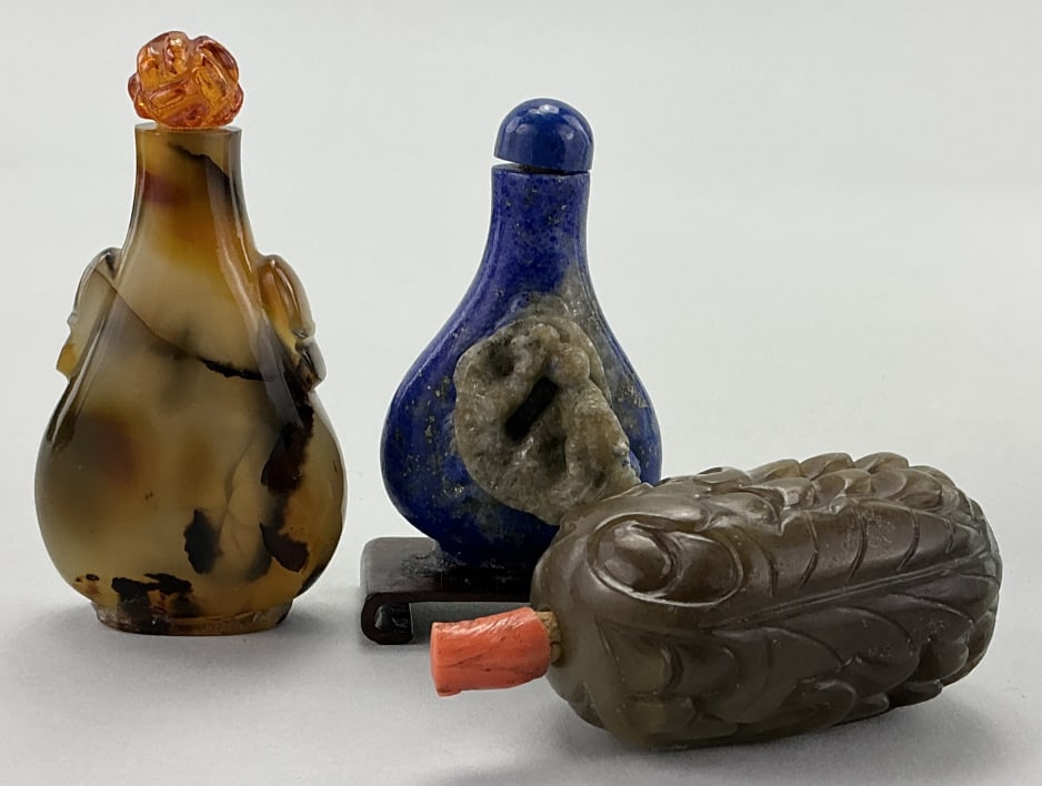 3 Chinese Agate Snuff Bottles. (1 of 19)