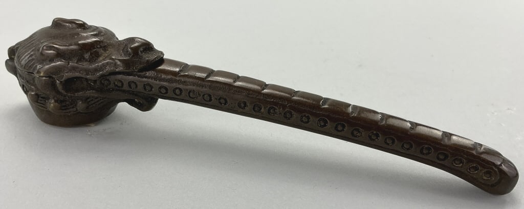 Antique Japanese Bronze Dragon Head Yatate.: Measures 6.5 inches long. 19th century cast bronze dragon head Calligraphy yatate with long tongue. Condition: Good with aged patina. **LOCAL PICKUP MUST BE BY APPT ONLY POSTAUCTION ONLY ON SPECIFIC D