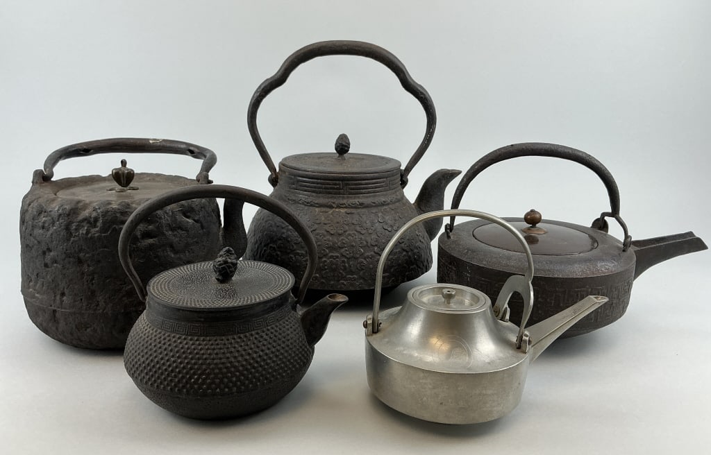 Antique/Vintage Japanese Tetsubin Kettles. (1 of 20)