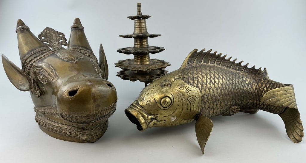 3 Vintage India and Japanese Brass Items. (1 of 16)
