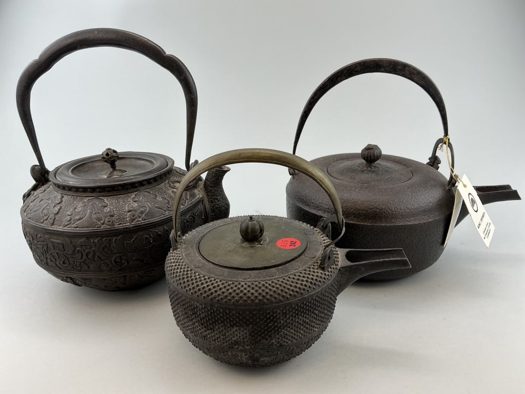 3 Various Japanese Cast Iron Tetsubin Kettles. (1 of 20)