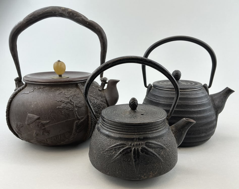3 Japanese Cast Iron Tetsubin Kettles. (1 of 20)