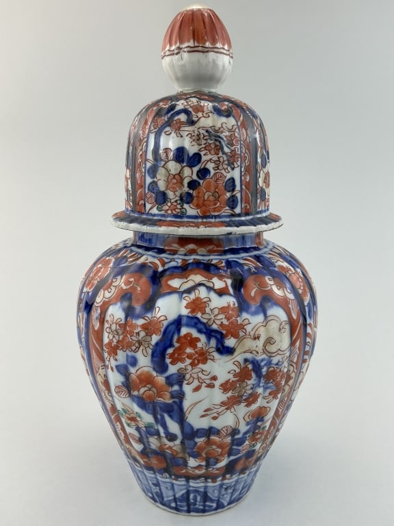 Antique Japanese Imari Porcelain Covered Jar. (1 of 9)