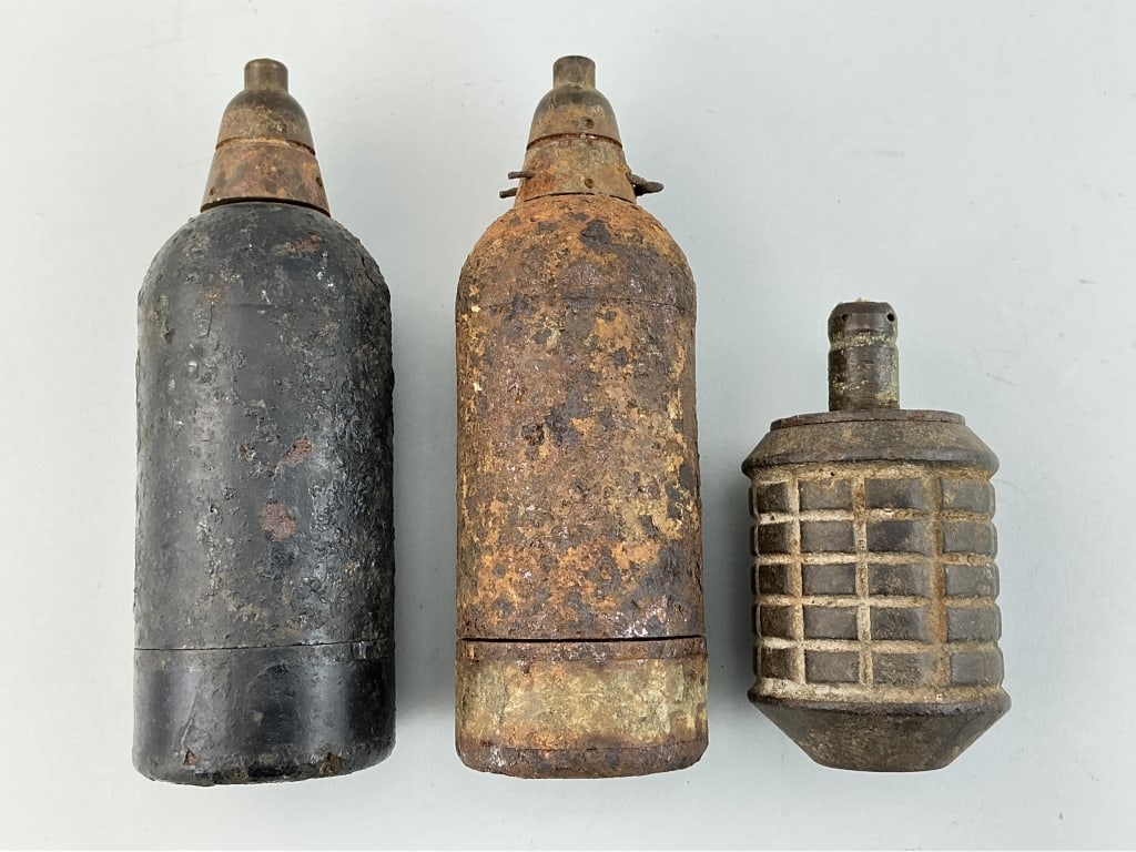 2 Japanese WWII Knee Mortars & a Hand Grenade. (1 of 14)