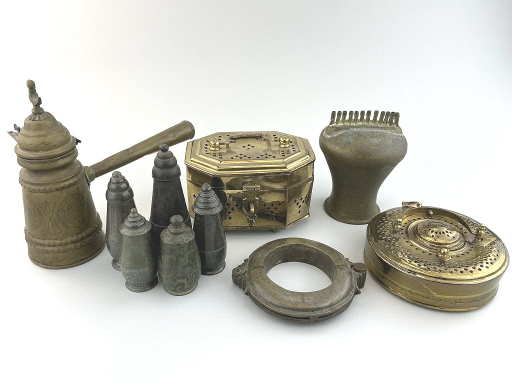 Lot of Antique/Vintage Brass/Bronze Vessels. (1 of 20)