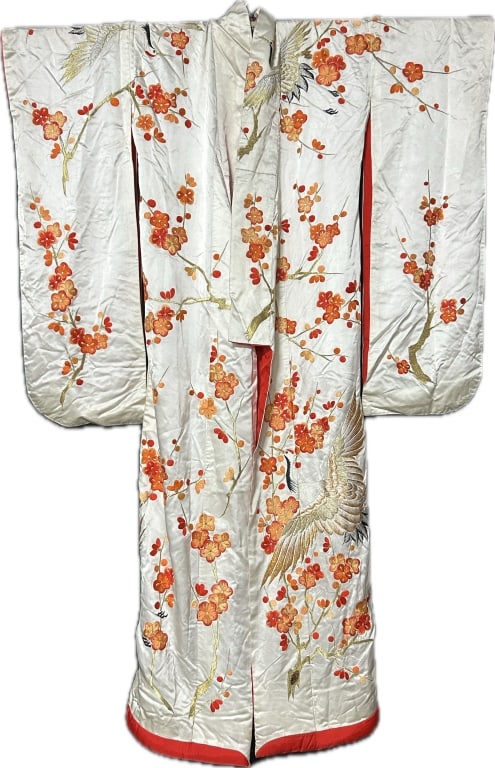 Antique Japanese White Silk Uchikake Kimono.: 71 inches long. Late Edo period, (19th century) embroidered white damask silk with vibrant floral patterns and crane motifs. Condition: good with wear. **LOCAL PICKUP MUST BE BY APPT ONLY POSTAUCTION 