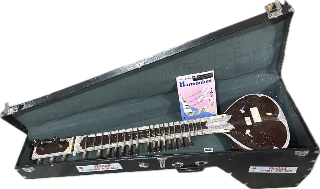Indian Biba Black Sitar Stringed Instrument. (1 of 11)