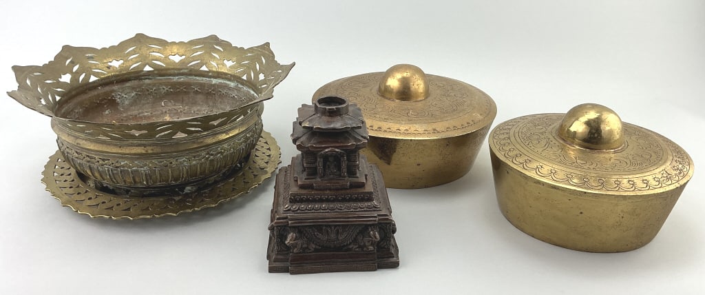 4 Pieces of Various Antique/Vintage Brass.: Largest: 4"Hx10.5"W. Bowl-form jardiniere with pierced design, Tibetan Buddhist stupa, and 2 Southeast Asian engraved kulintang gongs. Condition: Good, no damage. **LOCAL PICKUP MUST BE BY APPT ONLY P