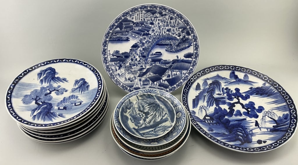 Antique Chinese Blue & White Porcelain. (1 of 20)