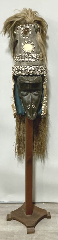 Vintage African Kuba Bwoom Helmet Mask. (1 of 13)