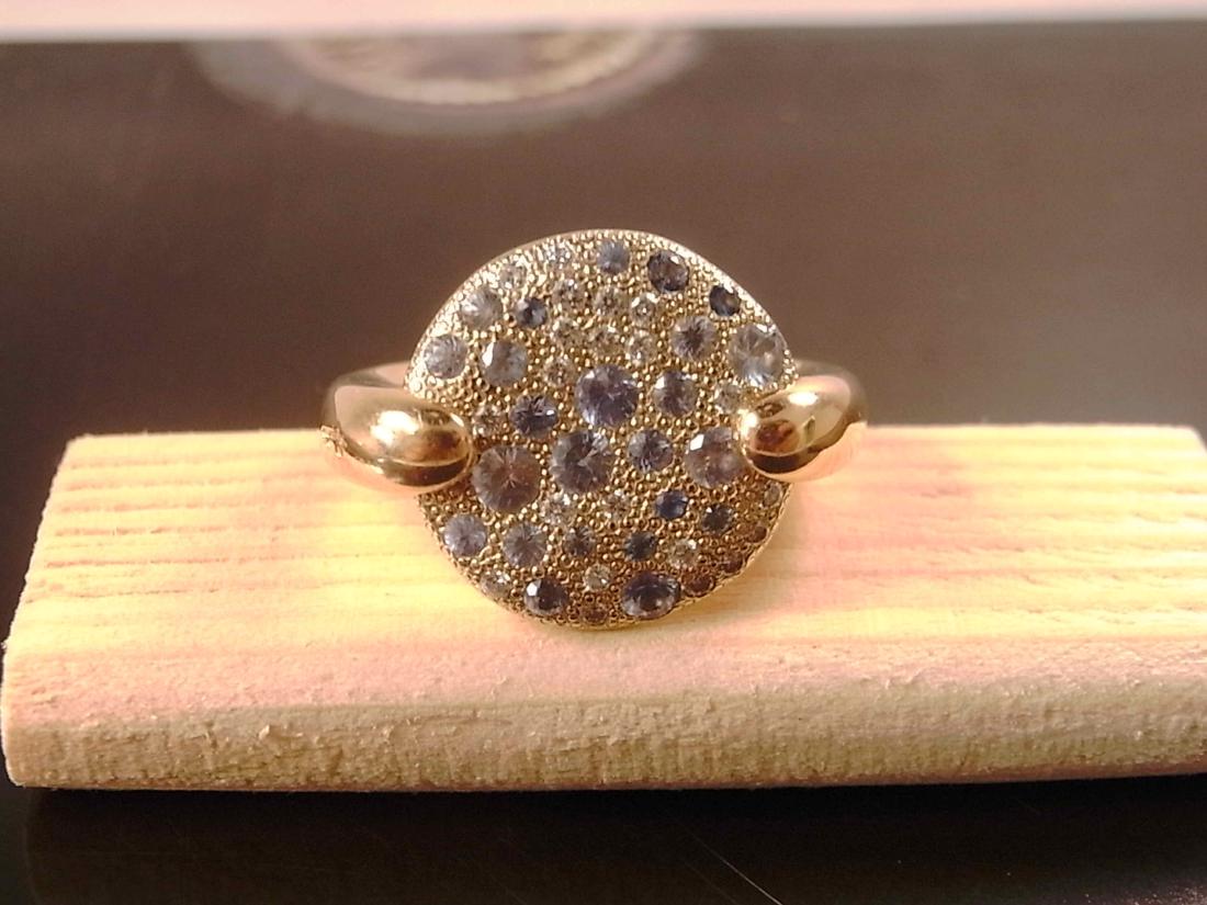 Ring with appproximately 30 little diamonds: 18 karat / Yellow gold 18k / with more than 30 little diamonds from 0.02 to 0.1 ct / size 4.75 / number 2149A1 / 15.17 grs