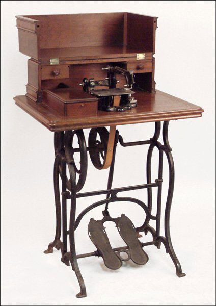 287: WHEELER & WILSON TREADLE SEWING MACHINE. - Nov 11, 2006 | Edison