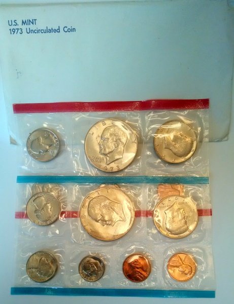 1973 P & D Mint Set UNC Coins with Packaging: 1973 Mint Set includeS the following coins:3 – 1973 Lincoln Cents (P,D,S)2 – 1973 Jefferson Nickels (P,D)2 – 1973 Roosevelt Dimes (P,D)2 – 1973 Washington Quarters (P,D)2 – 1973 Kennedy Half
