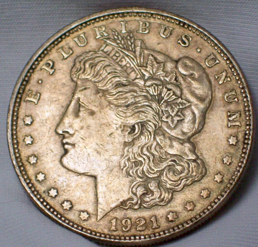 1921 Morgan Silver Dollar VF (1 of 2)