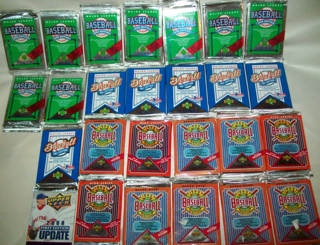 Lof of (26) Upper Deck Wax Packs 1990s: Great lot of wax packs featuring many of the stars of the diamond.